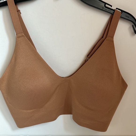 True & Co Soft Form V-Neck Adjustable Strap
Bralette Size Medium - Picture 3 of 5